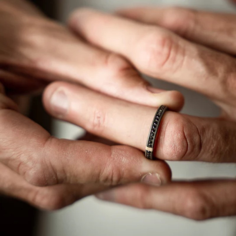 Veretta giromano MANO J in titanio e diamanti| De Wrachien Gioielli